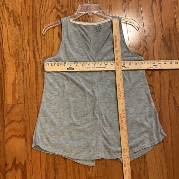 Calvin Klein performance Small gray sleeveless V-neck tank - Picture 4 of 5